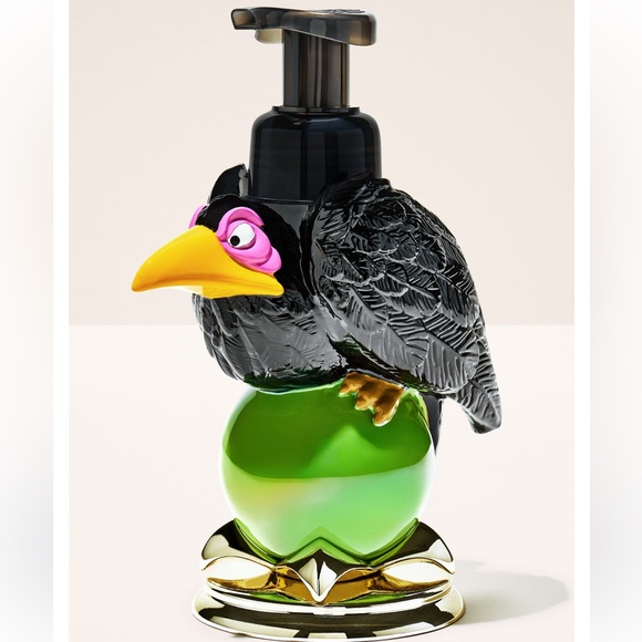 Disney x Bath & Body Works Villains Hand Soap Dispenser - Picture 3 of 4